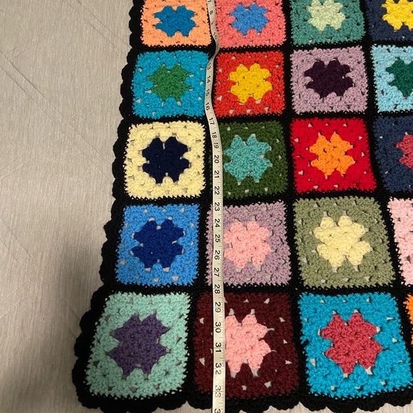 Granny Square Lap Blanket Afghan in beautiful preowned condition - Picture 4 of 5